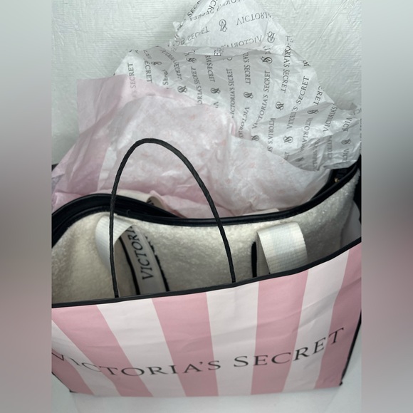NWT Victoria's Secret Cozy Plush Fleece Sherpa Tote Bag Black White Gift Ready - Picture 13 of 13